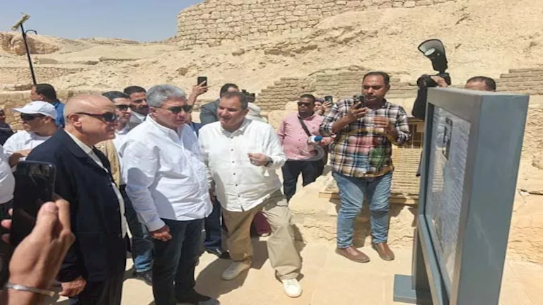 وزير السياحة ومحافظ الأقصر يفتتحان مقبرتي أمنحتب وساموت بجبانة الخوخة