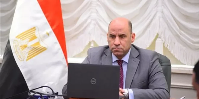 وزير العمل يتابع تطبيق قانون العمل الجديد خلال جولته بالصعيد اليوم