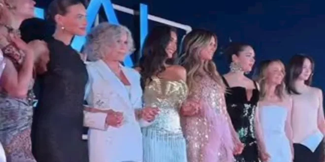 ياسمين صبري تنشر فيديو يجمعها مع 9 نجمات بمهرجان كان السينمائي