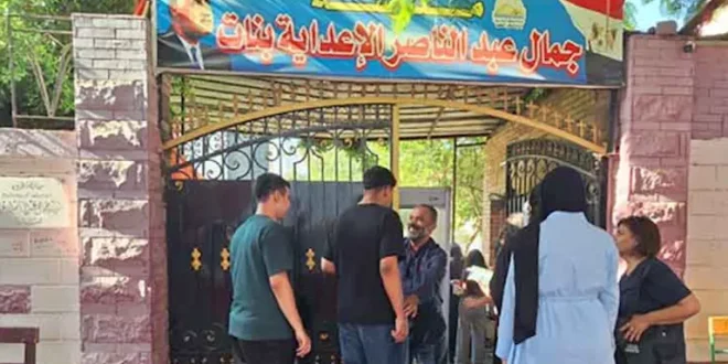 17 صورة ترصد إجراءات تفتيش طلاب الثانوية العامة قبل بدء امتحان العربي