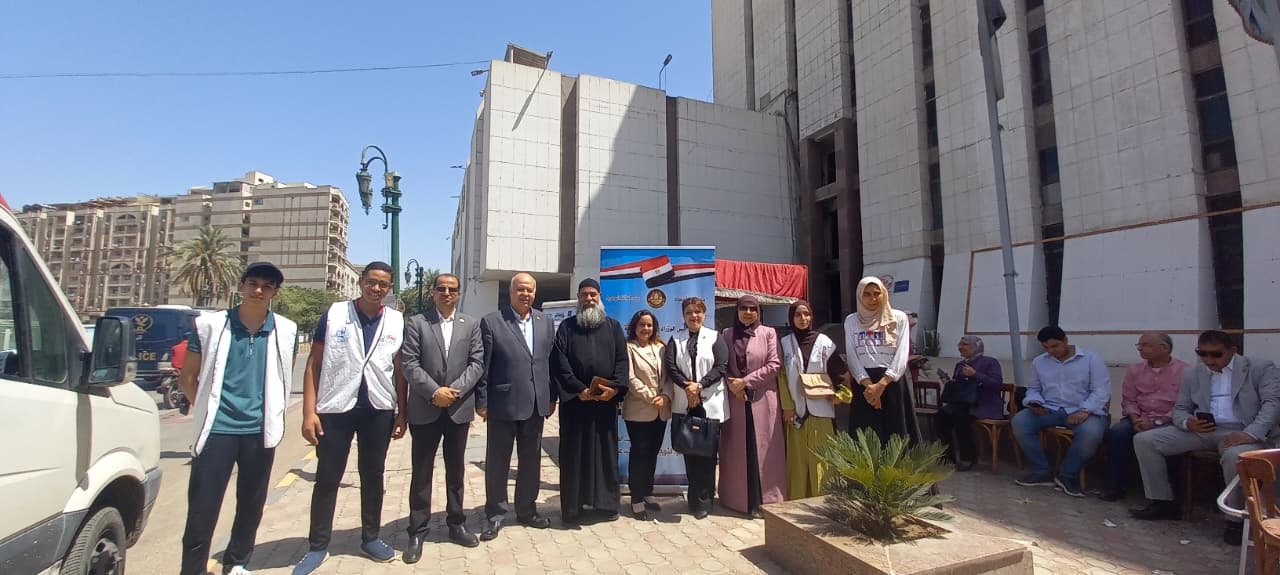 أمانة الطوارئ ببيت العائلة المصرية بأسيوط تشارك في حملة التبرع بالدم