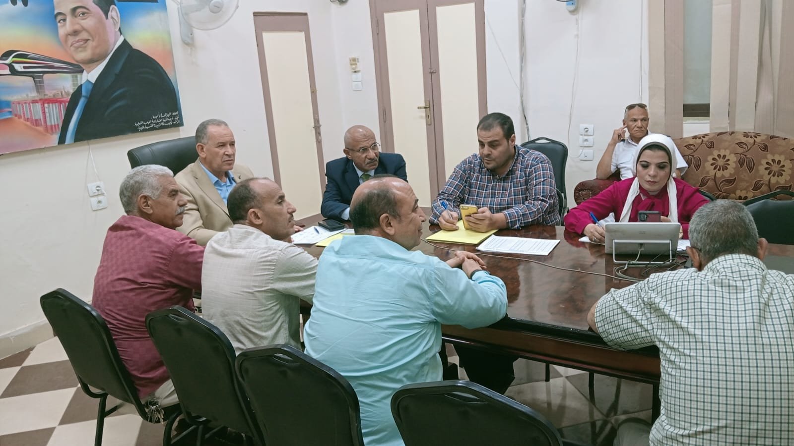 وكيل وزارة التربية والتعليم بأسيوط يؤكد انتظام امتحانات الثانوية العامة خلال اتصال مباشر مع وزير التعليم، ومتابعة مستمرة لـ73 لجنة امتحانية بالمحافظة.