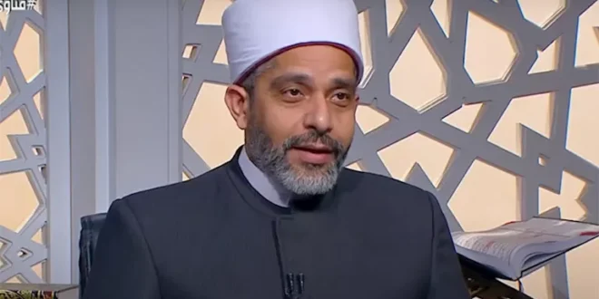 أمين الفتوى يوضح حكم ختم القرآن أثناء أداء الصلوات الخمس من المصحف