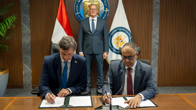 اتفاقيات جديدة مع هاربور إنرجي وإيني لتعزيز استثمارات وإنتاج الغاز