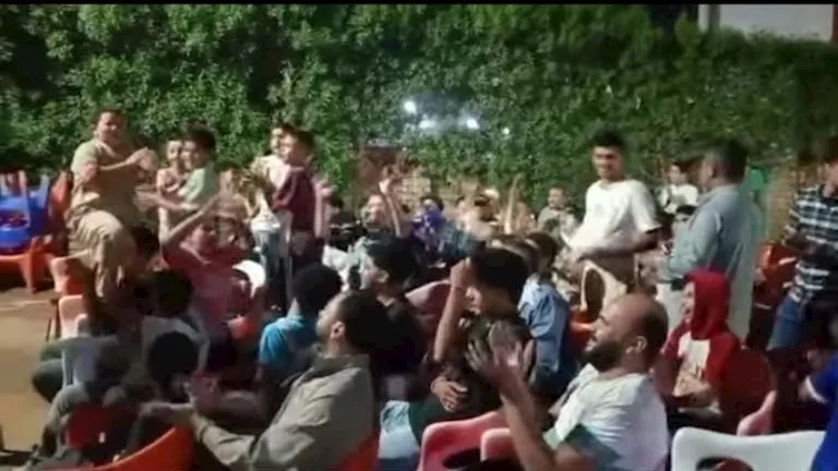 احتفالات واسعة عقب هدفي محمد صلاح وتريزيجيه