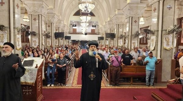 الأنبا ميخائيل يلتقي شعب إيبارشية حلوان والمعصرة ويعلن مشروعات رعوية جديدة