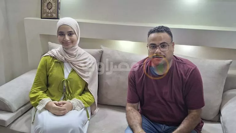 الأولى على الشهادة الإعدادية بأسيوط تكشف سر تفوقها: 7 ساعات مذاكرة يوم