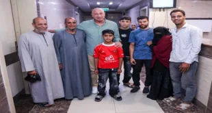 الخطيب يزور مشجع الأهلي ويؤكد استمرار دعمه