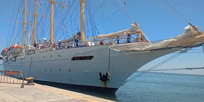 السفينة الشراعية STAR FLYER ترسو في ميناء غرب بورسعيد
