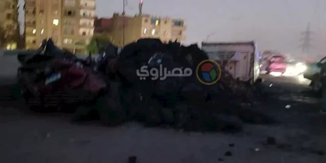 الصور الأولى لحادث انقلاب "تريلا" على سوزوكي أعلى دائري الوراق