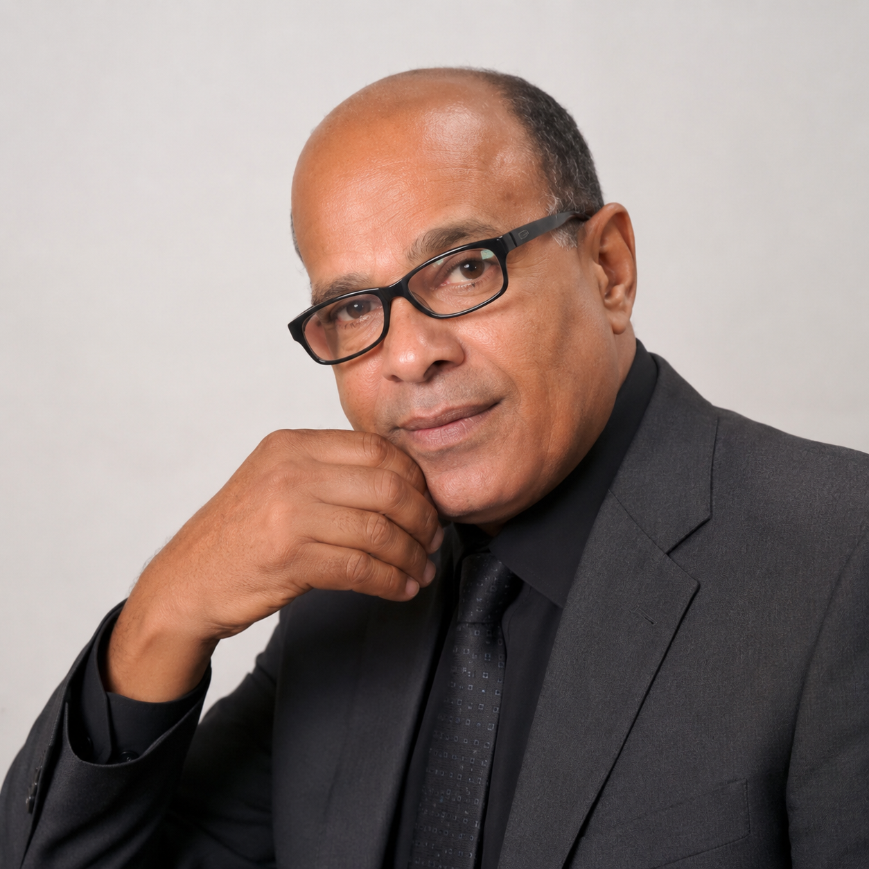 المخرج المسرحي محمد جمعه مدير عام الفنون بجامعة أسيوط