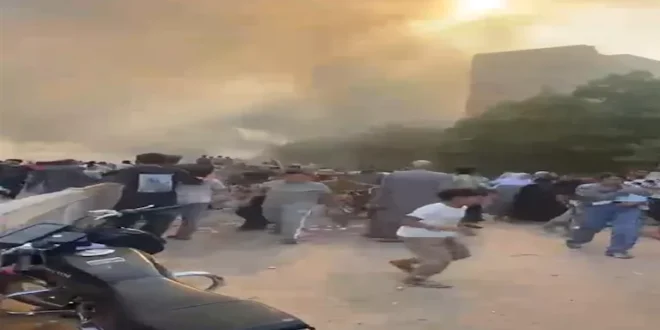 النيابة تعاين خسائر حريق مخزن أخشاب بمصر القديمة
