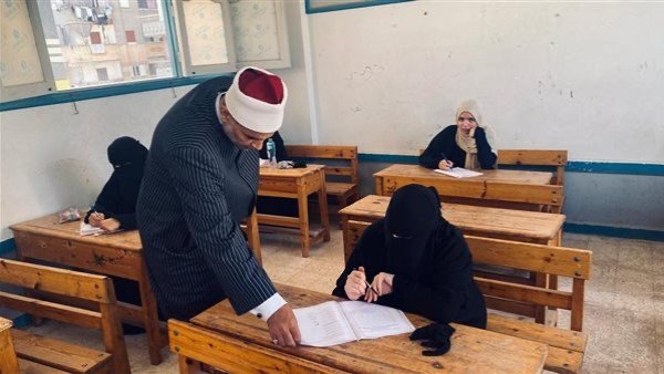انتظام سير امتحان التاريخ لطلاب الثانوية الأزهرية بالقسم الأدبي في المحافظات