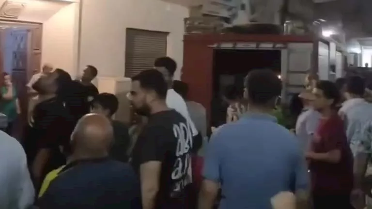 اندلاع النيران في مخلفات داخل مبنى الخدمات.. والحماية المدنية تنجح في