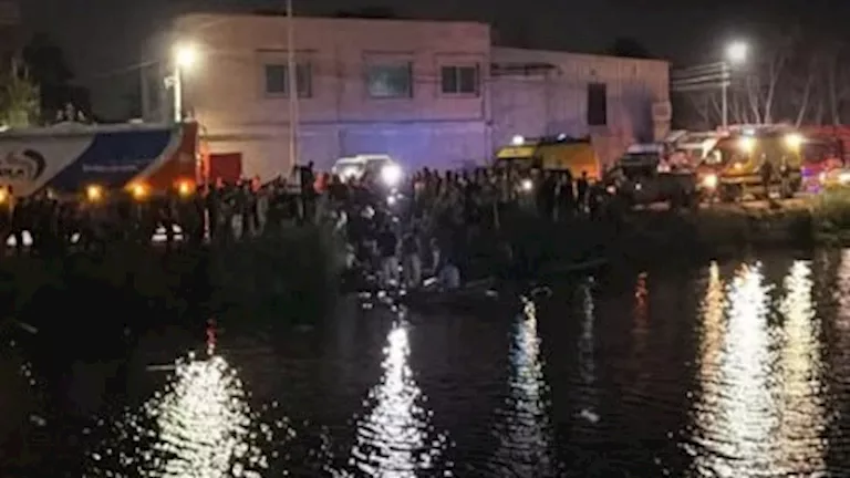انقلاب سيارة ربع نقل داخل ترعة المريوطية جنوب الجيزة