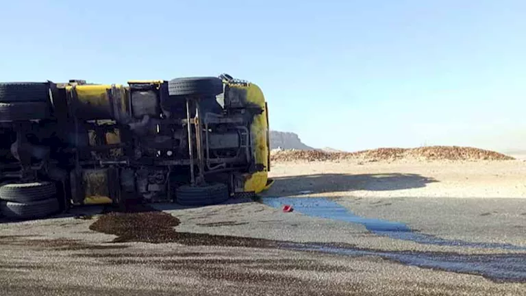 انقلاب شاحنة نقل أسفل هضبة النقب في الوادي الجديد