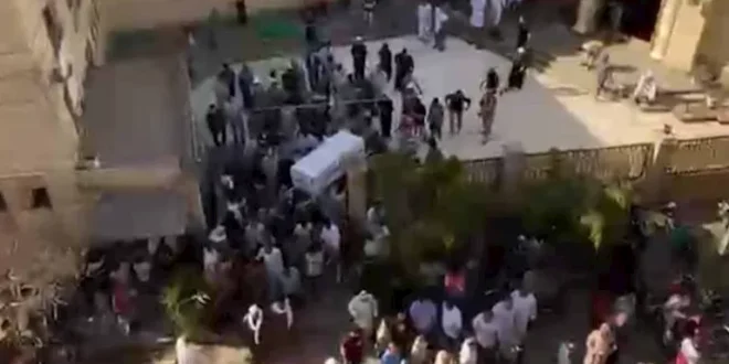 خرجت تبحث عن الرزق فعادت جثمانًا.. وداع مؤثر لأم ونجليها في قويسنا (في