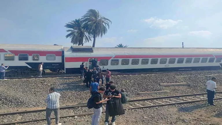 خروج 6 عربات قطار عن القضبان بكفر الزيات في الغربية