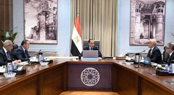 رئيس الوزراء يستعرض الموقف التنفيذي لمشروع المدينة الطبية لجامعة عين شمس
