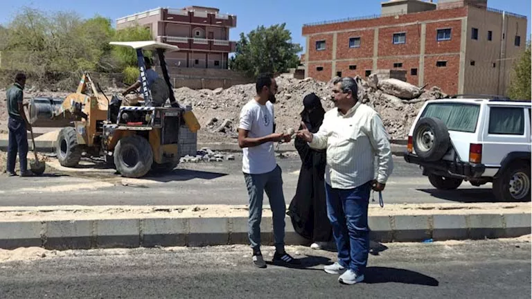 رئيس مدينة نويبع يتابع أعمال تطوير الطرق بمنطقة الترابين | ضي النهار رئيس مدينة نويبع يتابع أعمال تطوير الطرق بمنطقة الترابين