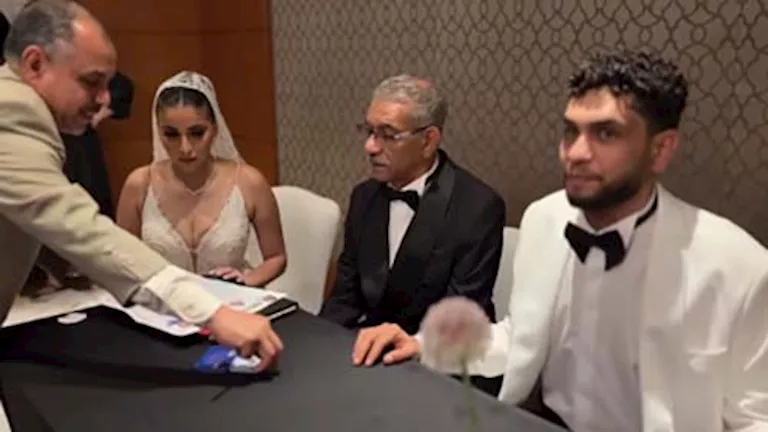 سيد رجب يحتفل بزفاف نجله وسط الأسرة