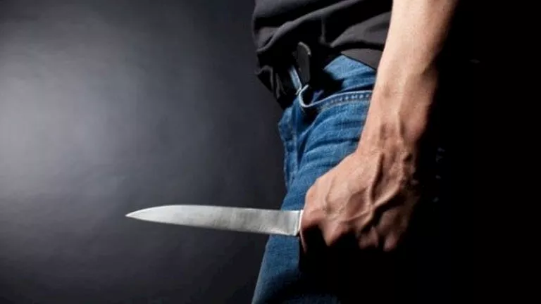 شاب يصارع الموت بعد مشاجرة بكفر شكر