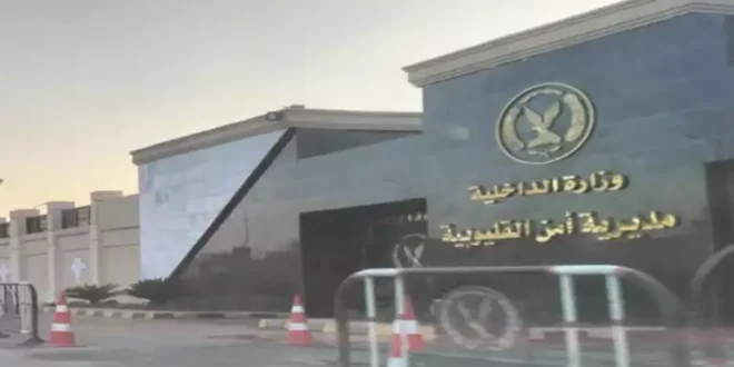 ضبط المتهم بقتل أخيه وإصابة آخر طعنًا أمام والدته بشبرا الخيمة
