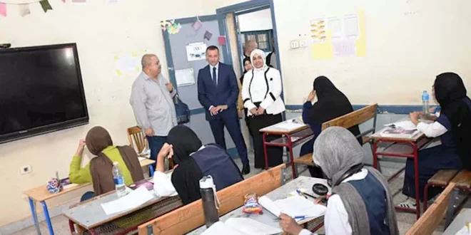 طلاب الثانوية العامة في أسوان بين شكوى طول الامتحان وصعوبة النحو