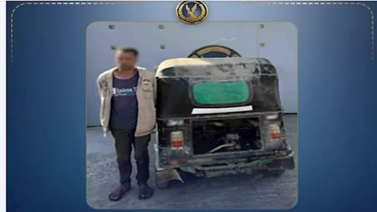 كاميرات المراقبة تفضح لحظة اعتداء سائق "توك توك" على طبيب بالجيزة