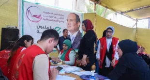 محافظ الإسكندرية يشارك في الحملة القومية للتبرع بالدم- صور