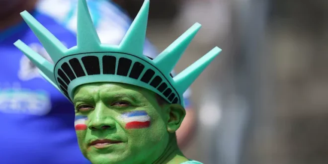 من المدرجات.. 25 صورة لأغرب وأشهر جماهير كأس العالم 2026