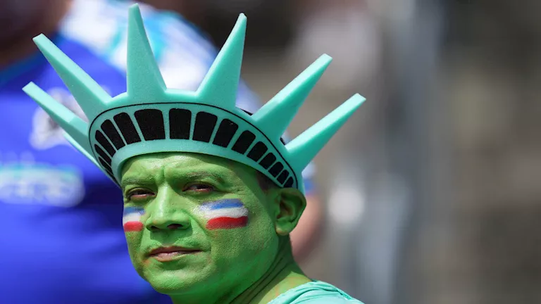 من المدرجات.. 25 صورة لأغرب وأشهر جماهير كأس العالم 2026