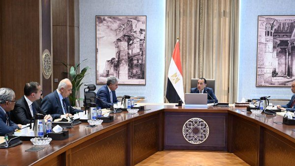 نحرص على دعم السياحة والطيران لتعظيم الاستفادة من مقومات مصر الفريدة
