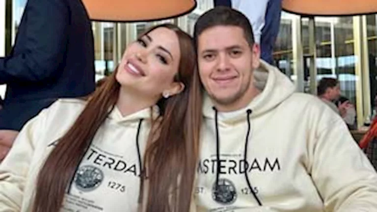 نسرين طافش تحسم جدل الانفصال بصورة رومانسية مع زوجها