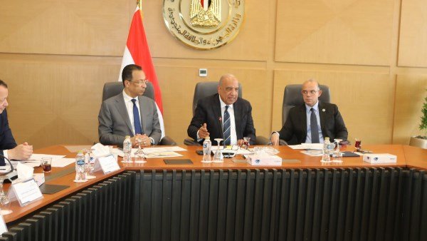 وزراء الكهرباء والاتصالات والاستثمار يبحثون إعداد استراتيجية صناعة مراكز البيانات