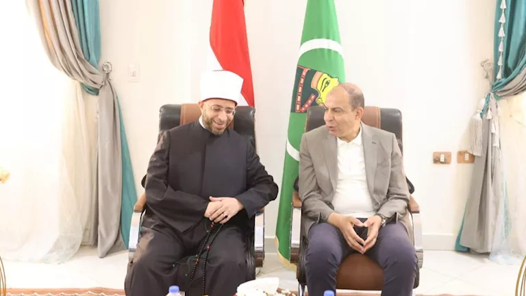 وزير الأوقاف ومحافظ المنيا يبحثان تطوير منطقة البهنسا الأثرية