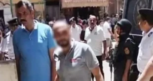 وسط حراسة مشددة.. قاتل طليقته يمثل جريمته في الإسكندرية (صور)