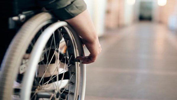 خبيرة تربوية تحذر من أخطاء شائعة في التعامل مع الأطفال ذوي الإعاقة