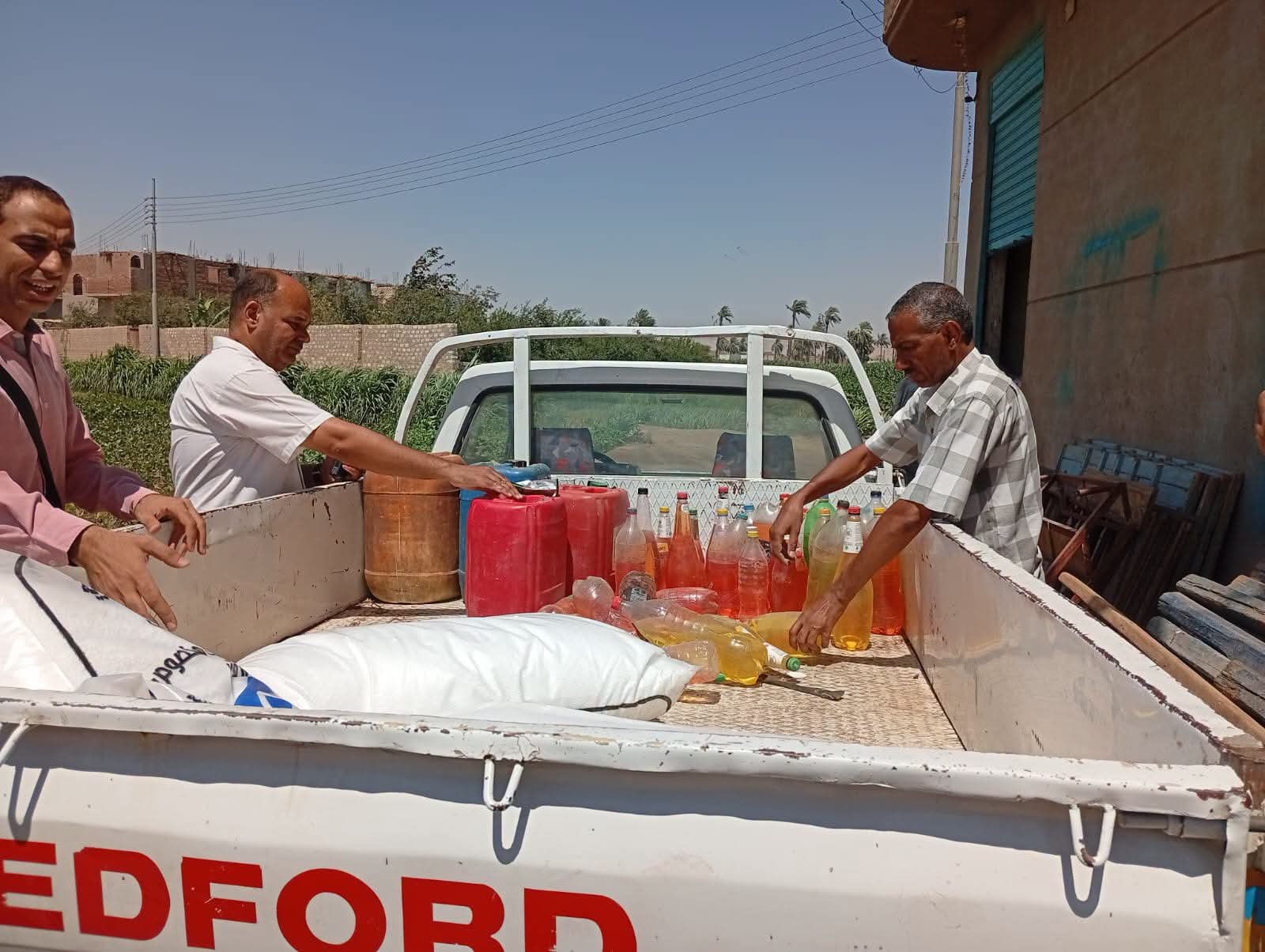 ضبط مواد مجهولة المصدر وتجميع كميات من البنزين للاتجار بها في السوق السوداء خلال حملة رقابية بقرية أولاد إلياس بصدفا | ضي النهار FB IMG 1784209277838