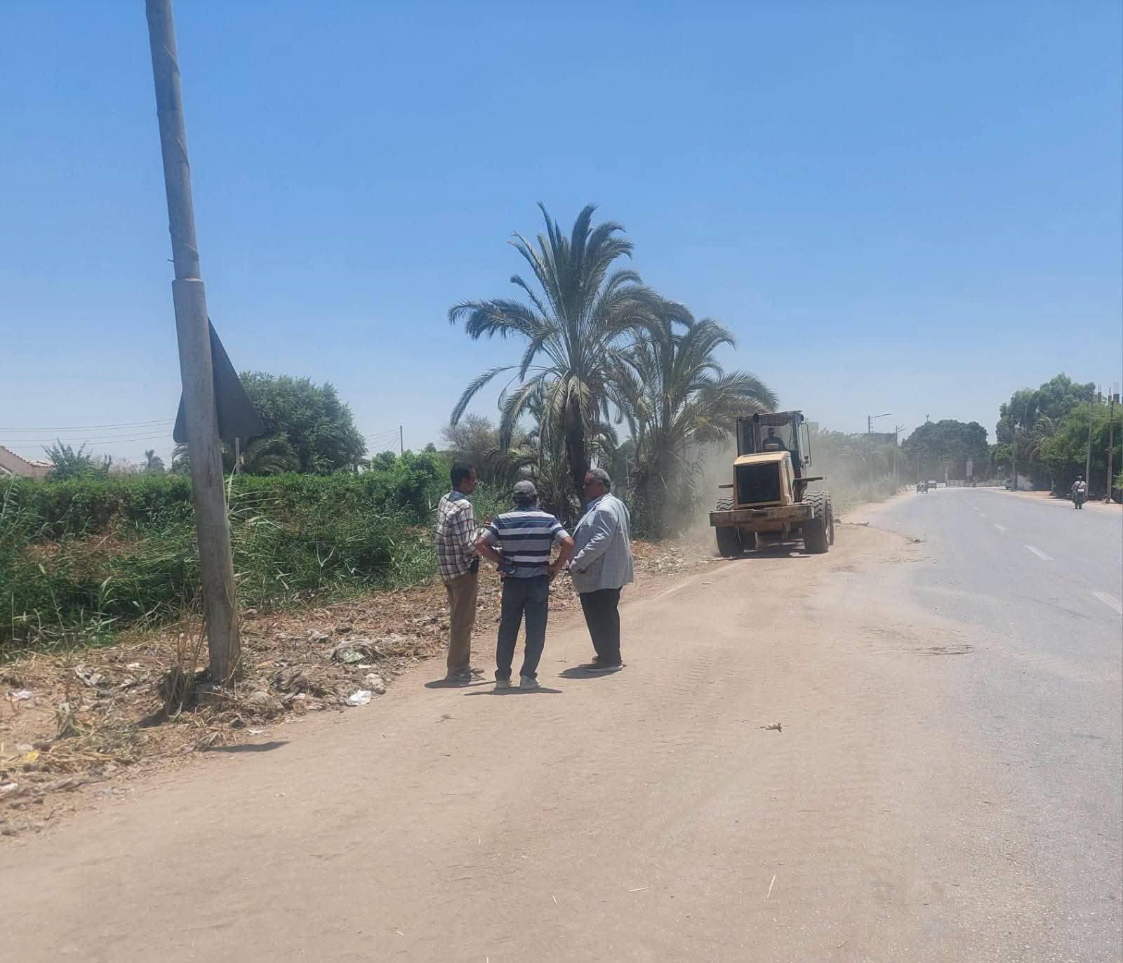 محافظ أسيوط: رفع 146 طنًا من المخلفات ونواتج تطهير الترع بقرى مركز أبنوب ضمن جهود تحسين البيئة ورفع كفاءة الطرق | ضي النهار FB IMG 1784376884598