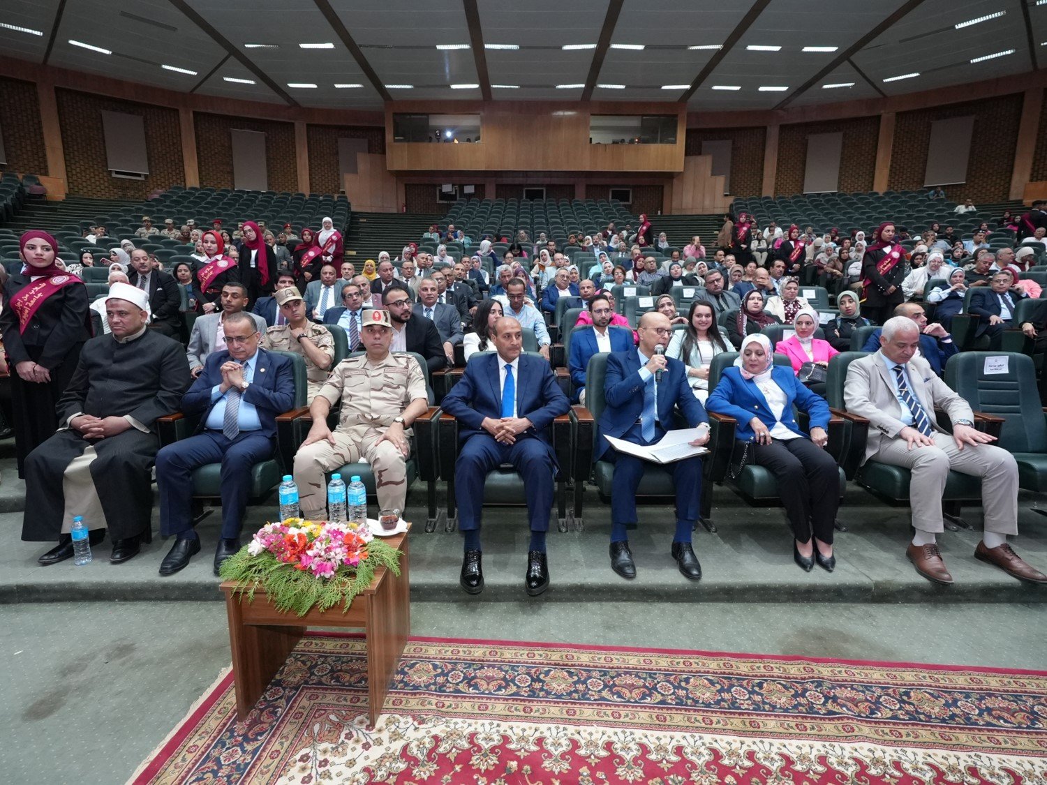 على ألحان "طبيب القلوب" وفي مشهد إنساني مؤثر.. محافظ أسيوط يشهد حفل تكريم الدكتور أحمد المنشاوي بـ "قاعة النيل" | ضي النهار WhatsApp Image 2026 07 27 at 4.15.31 PM 1