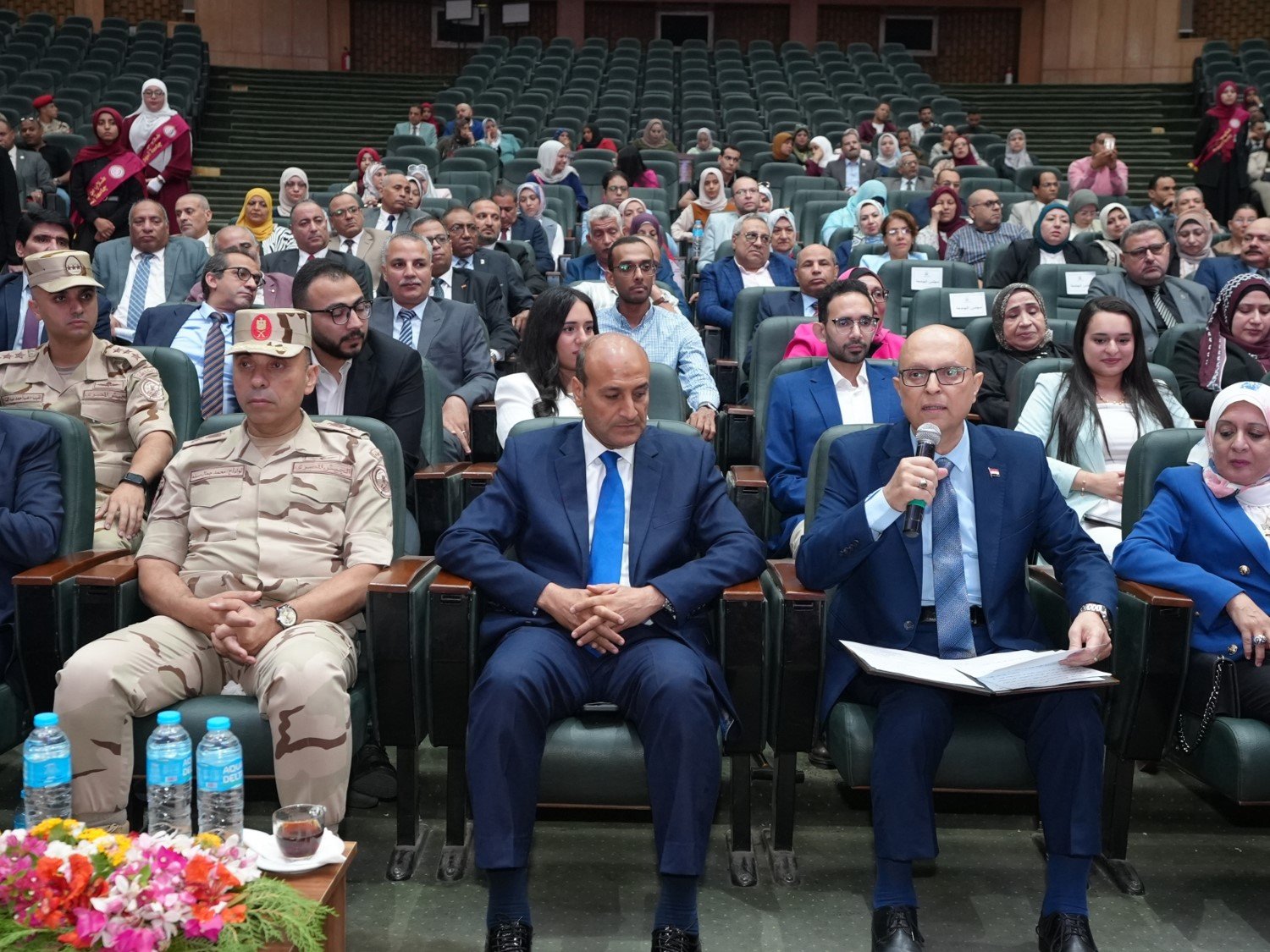 على ألحان "طبيب القلوب" وفي مشهد إنساني مؤثر.. محافظ أسيوط يشهد حفل تكريم الدكتور أحمد المنشاوي بـ "قاعة النيل" | ضي النهار WhatsApp Image 2026 07 27 at 4.15.31 PM