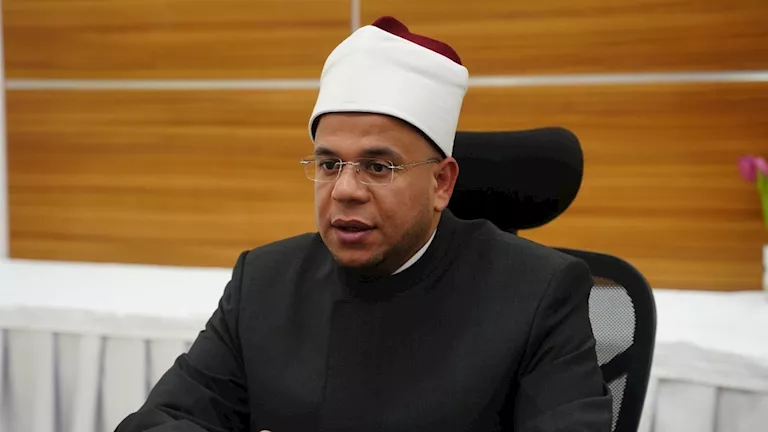 أسامة قابيل يهاجم كورس التعدد: القرآن قال "وَلَنْ تَسْتَطِيعُوا أَنْ ت