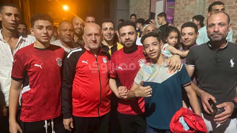 أسرة محمود صابر لاعب المنتخب تشارك في مسيرة فرحة الصعود بكفر الشيخ - ص