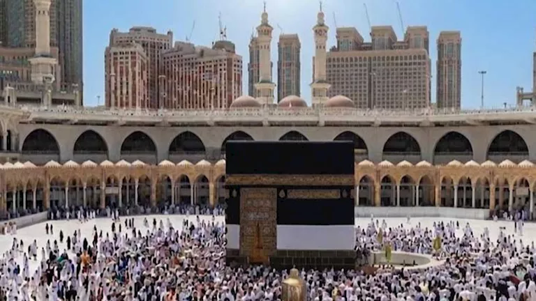 أمين الفتوى يروي قصة بناء الكعبة المشرفة.. ويوضح حقيقة الطواف حولها قب