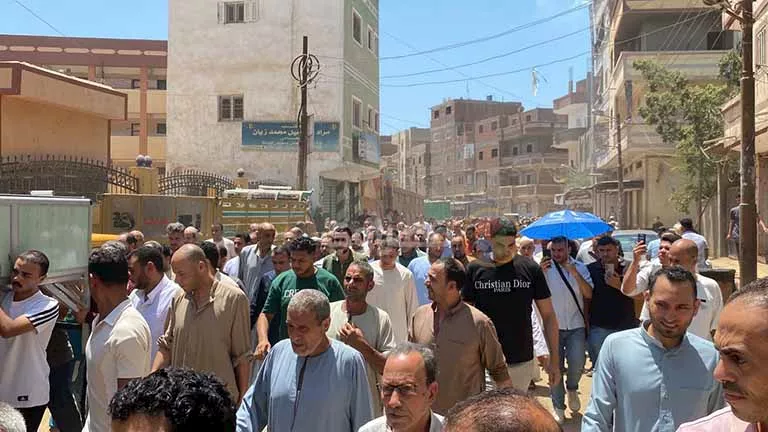 أهالي الصافية في كفر الشيخ يشيعون جنازة نجم منتخب مصر محمود صابر | ضي النهار أهالي الصافية في كفر الشيخ يشيعون جنازة نجم منتخب مصر محمود صابر