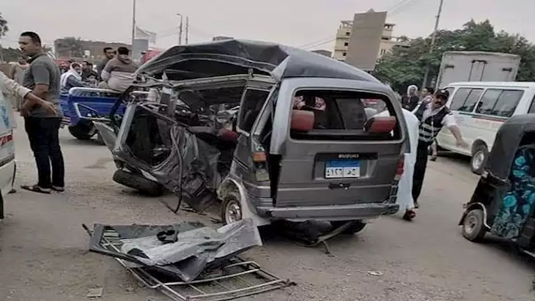 إصابة 12 شخصًا بينهم 5 أطفال في انقلاب سيارة سوزوكي بطريق العين السخنة