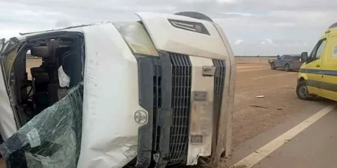 إصابة 14 راكبًا في انقلاب ميكروباص بالمنيا
