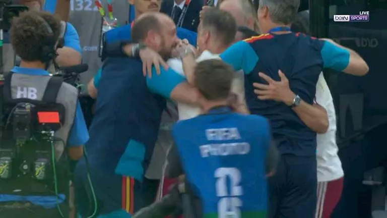 احتفالات قوية من لاعبي منتخب إسبانيا بعد التتويج بكأس العالم | ضي النهار احتفالات قوية من لاعبي منتخب إسبانيا بعد التتويج بكأس العالم