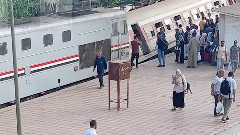 ارتفاع عدد مصابي خروج عربة قطار عن القضبان بالغربية إلى 16 شخصًا